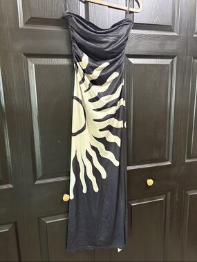 Commense Black Maxi Dress with Cream Sunburst Print